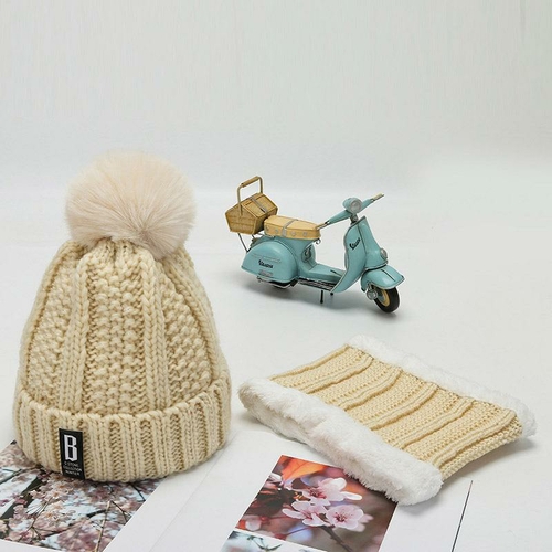 Women's Beanie Hat and Scarf Set